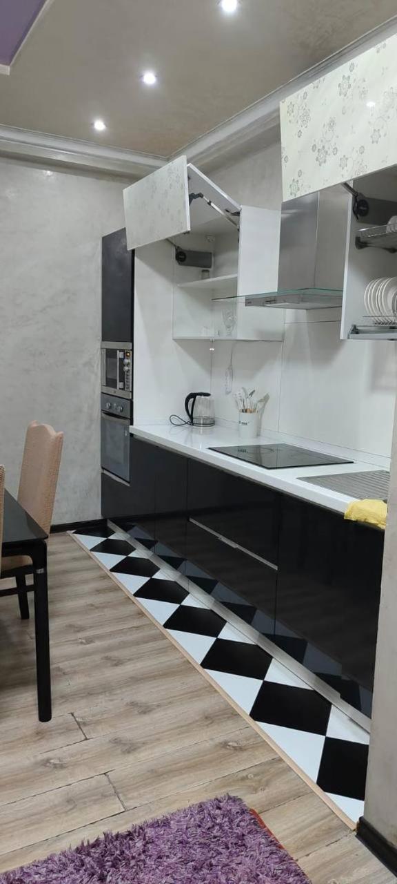 Nurly Tau 2Room Apartments 알마티 외부 사진